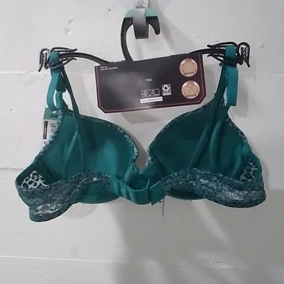 NWT NO BOUNDARIES PUSH UP BRA - Picture 2 of 2